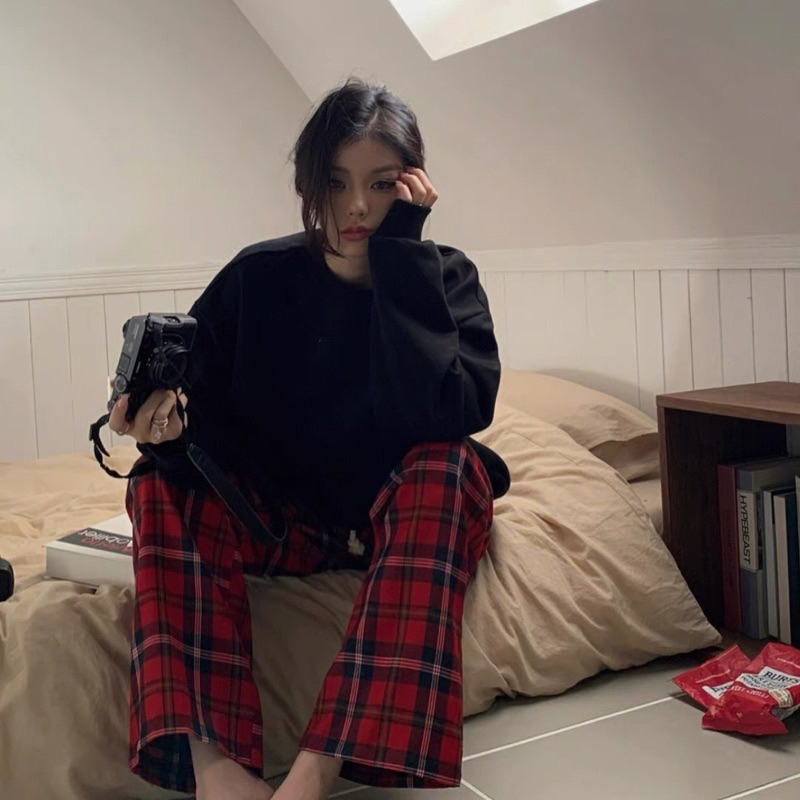 Áo Đen Tay Dài "Call Me Baby" - Quần Dài Caro Đỏ