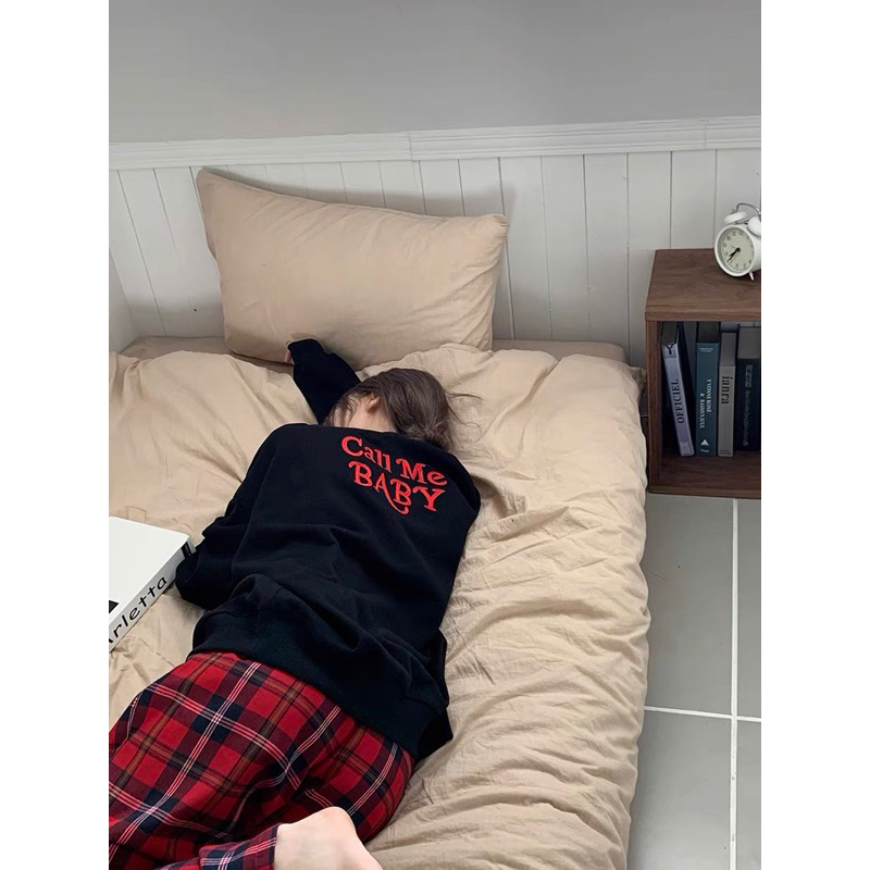 Áo Đen Tay Dài "Call Me Baby" - Quần Dài Caro Đỏ