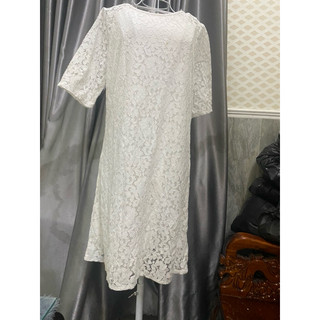 Đầm ren 2 lớp,lỗi dơ nhiều,