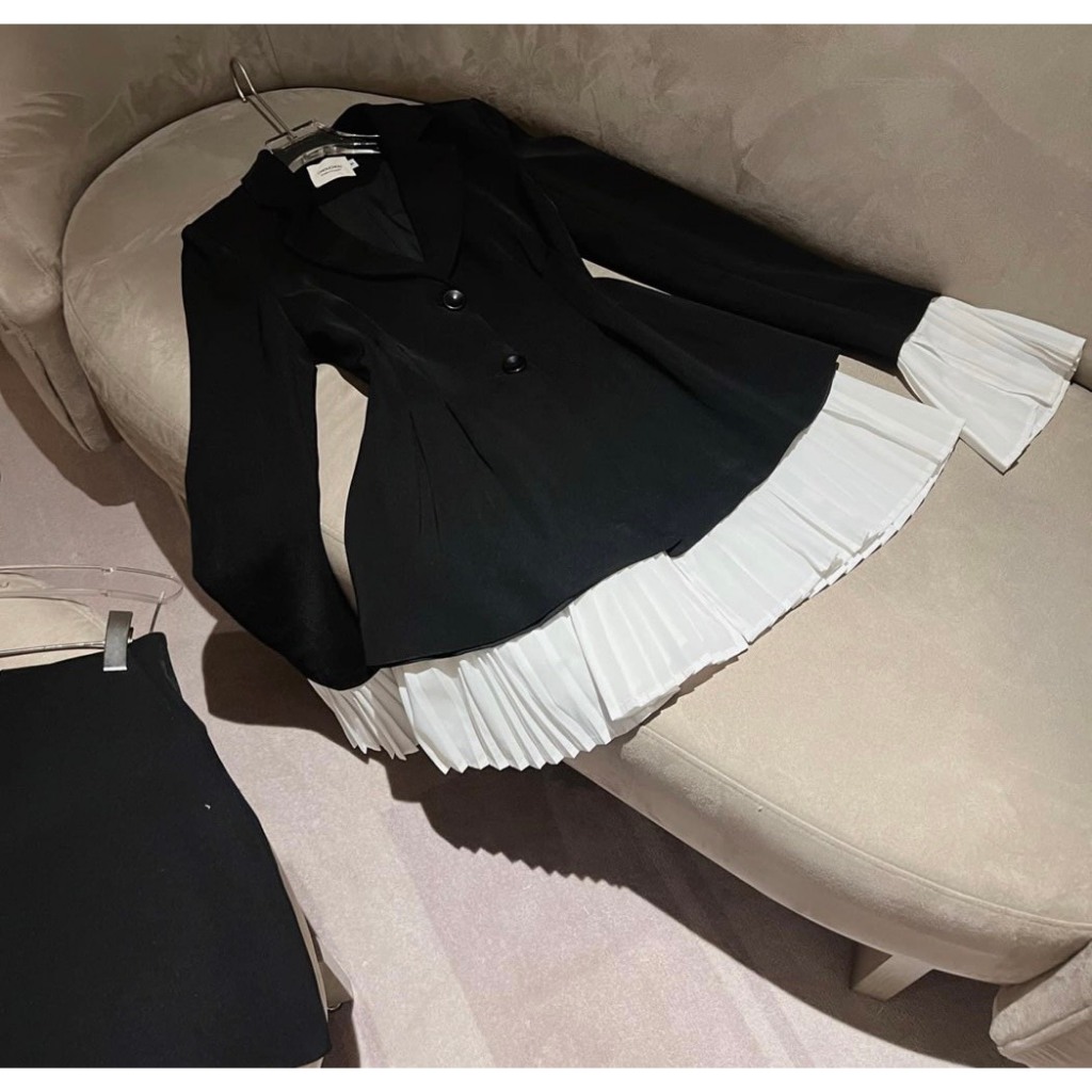 Vest Váy viền bèo cúc to