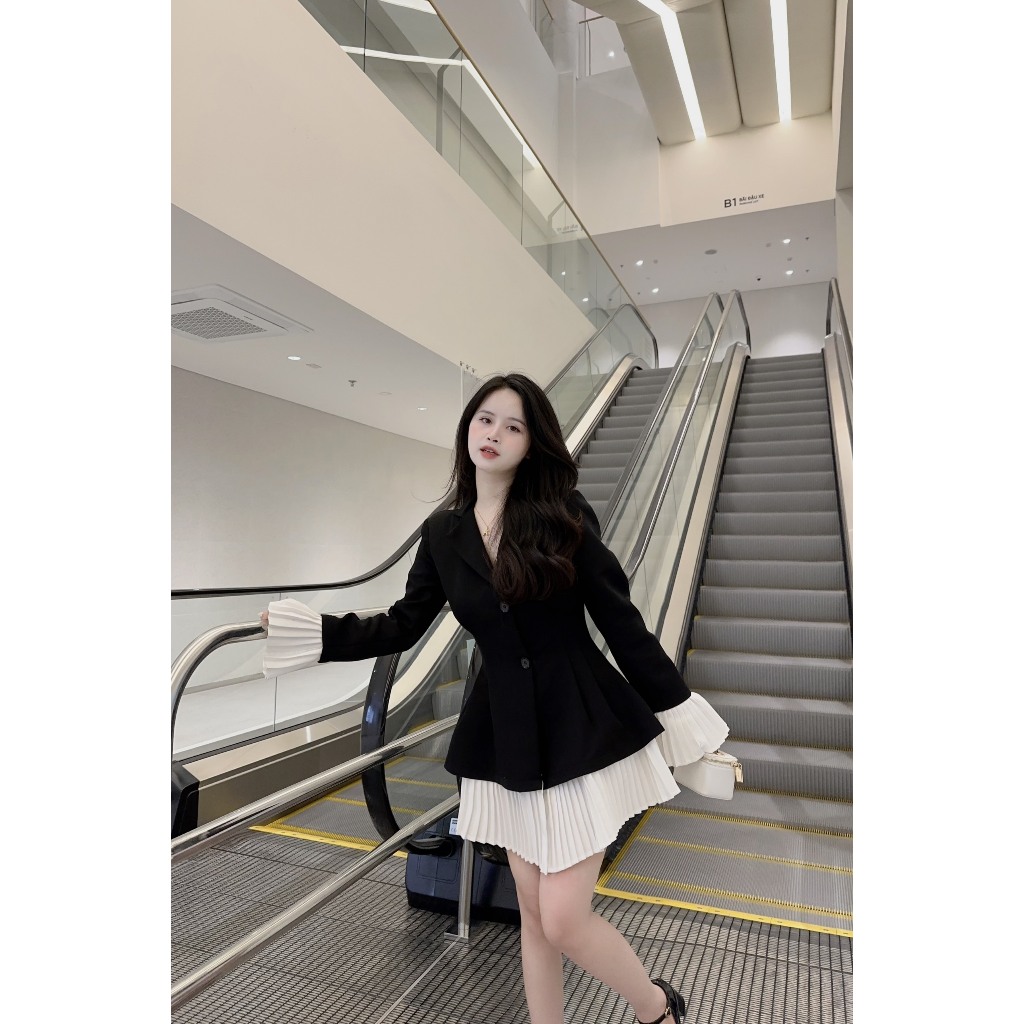 Vest Váy viền bèo cúc to