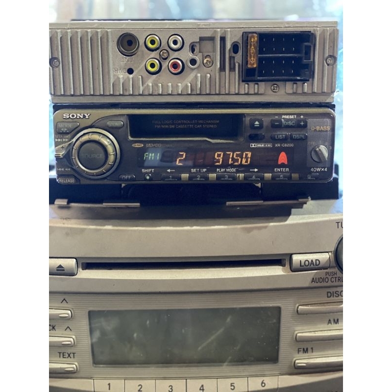 Máy phát nhạc liền Amply SONY XR-C6200. Tính năng : Tape/Aux/Out rca/In Rca.Radio.