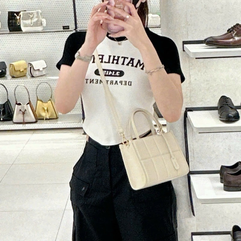 Túi trám sọc dáng vuông p3 dr0 mới 2023