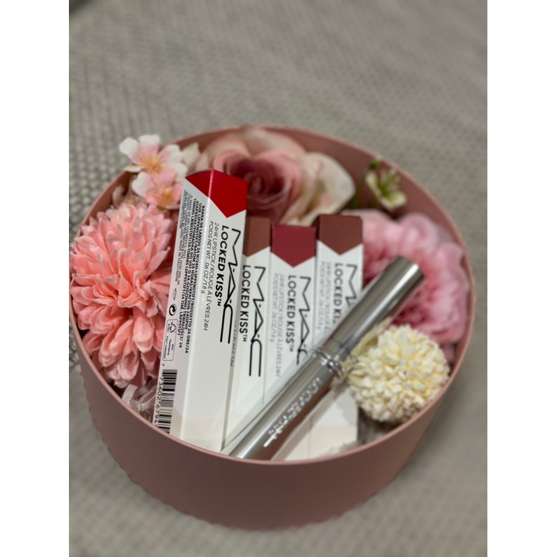 Son thỏi MAC Locked Kiss 24H Lipstick lì lâu trôi mẫu mới