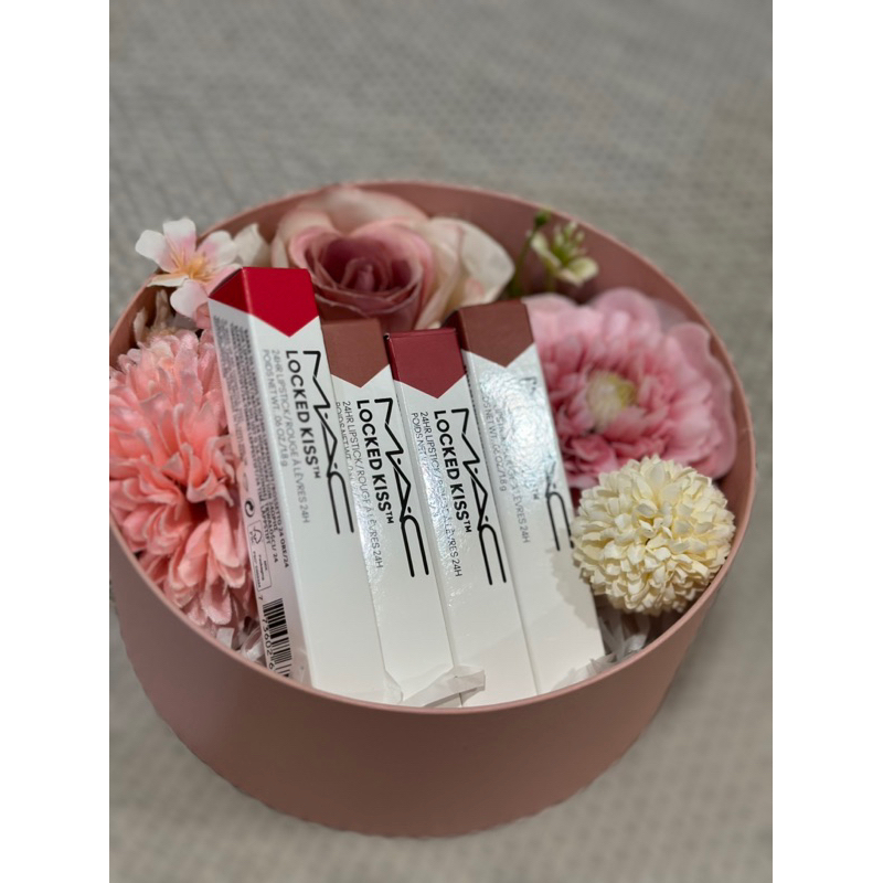 Son thỏi MAC Locked Kiss 24H Lipstick lì lâu trôi mẫu mới