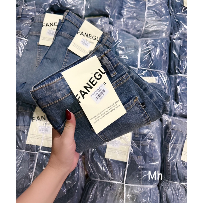 Quần jeans xuông gập gấu