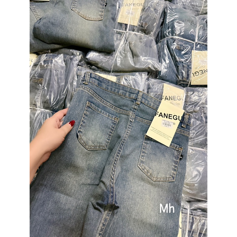 Quần jeans xuông gập gấu