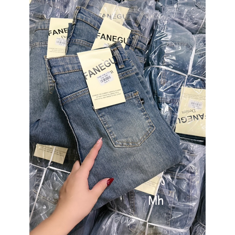 Quần jeans xuông gập gấu