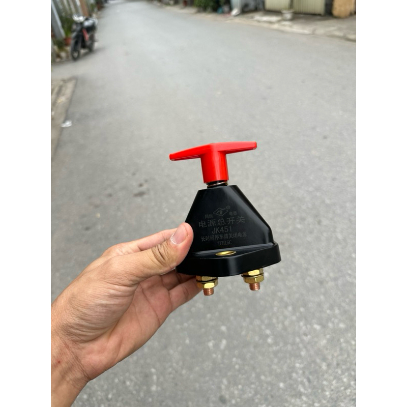 Cắt mát cơ, ngắt mát bình ac quy xe tải .