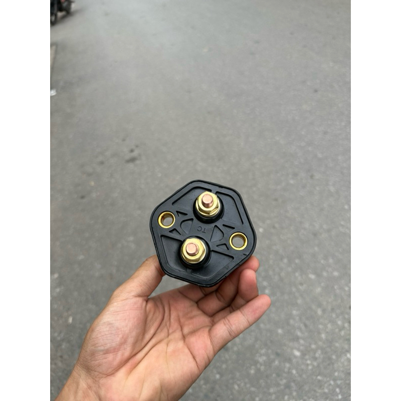 Cắt mát cơ, ngắt mát bình ac quy xe tải .