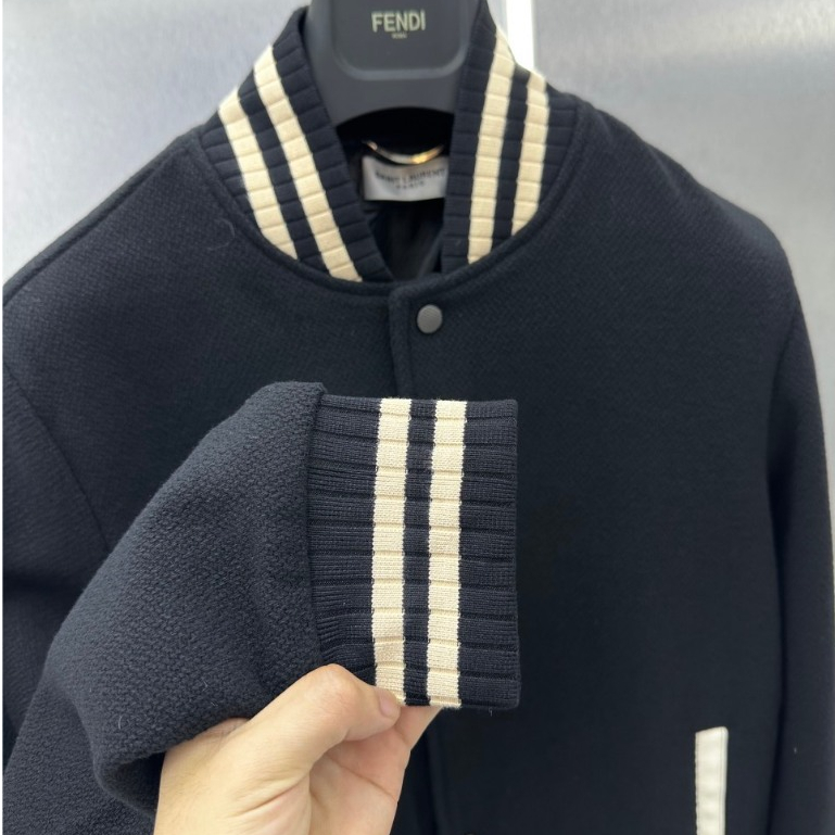 ÁO Khoác Dạ Sanlaurenn Thêu chữ Da Hàng Chuẩn Scap 1;1