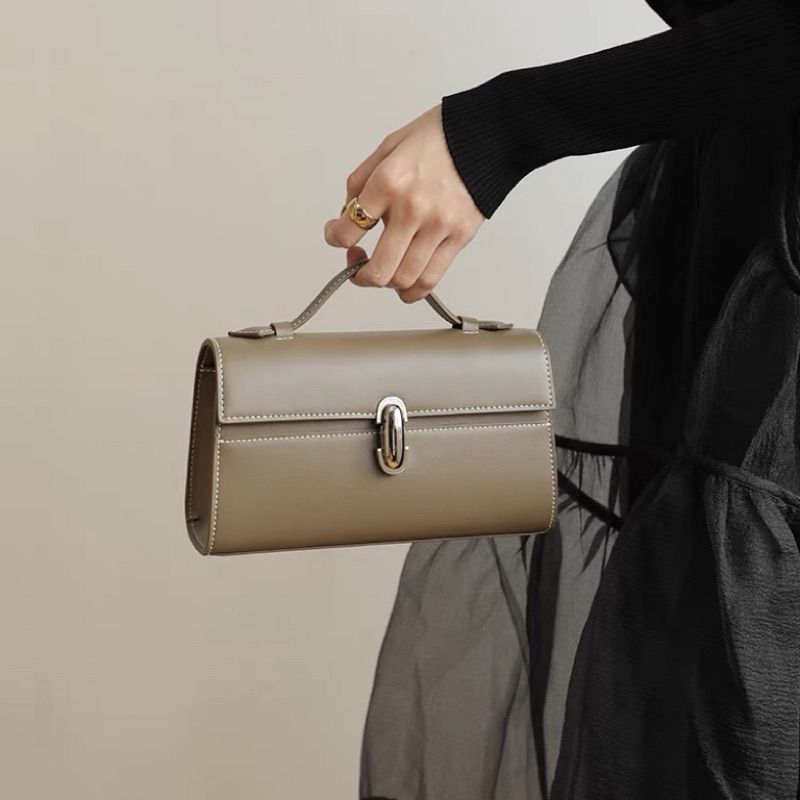 TÚI DA BÒ CAO CẤP KHOÁ HÌNH THOI | SALT DÉ STUDIO