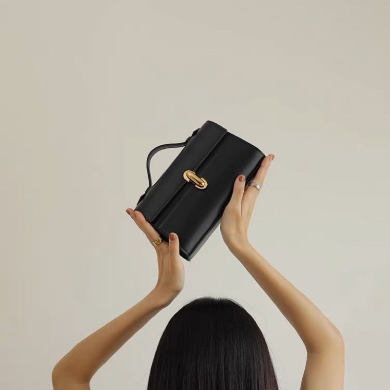 TÚI DA BÒ CAO CẤP KHOÁ HÌNH THOI | SALT DÉ STUDIO