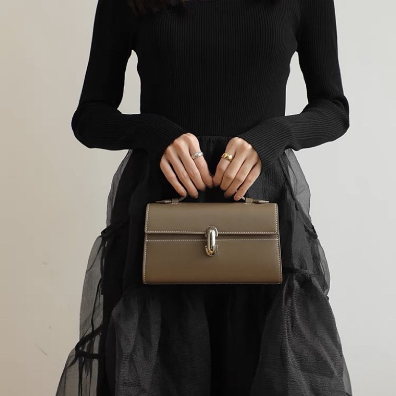 TÚI DA BÒ CAO CẤP KHOÁ HÌNH THOI | SALT DÉ STUDIO