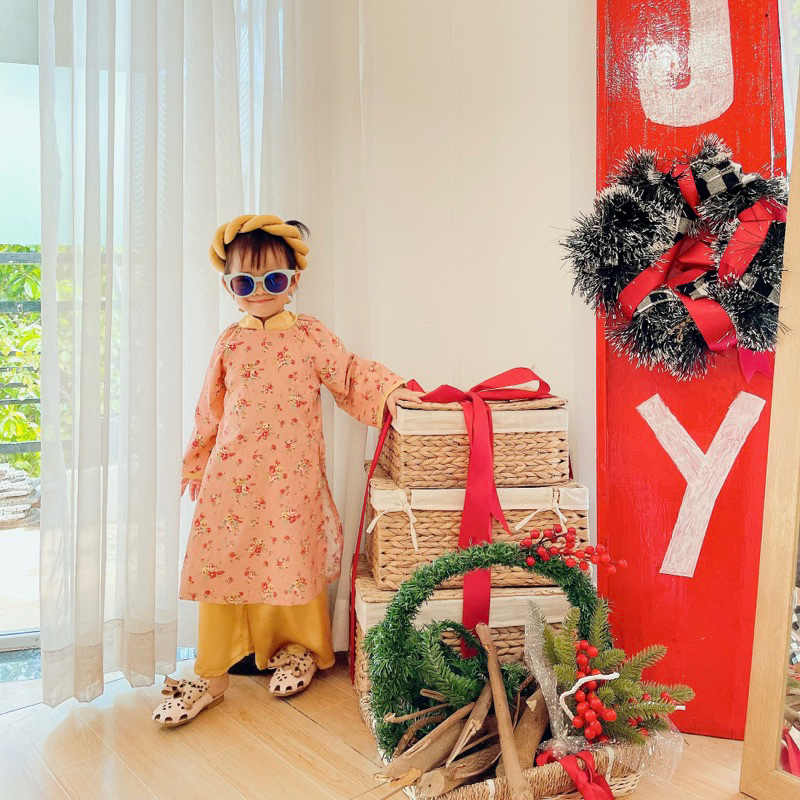 Áo Dài Cách Tân Nhung Tăm Phối Đỏ Cao Cấp Kèm Mấn Cho Mẹ Và Bé 4-64kg