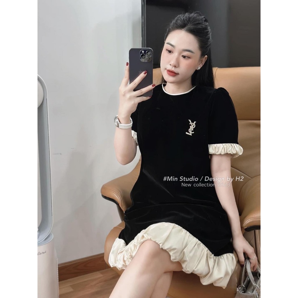 Đầm bầu thiết kế chân váy trắng, ngắn tay có logo siêu xinh