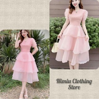 Đầm nữ chất vải voan 3 tầng tay ngắn phồng xếp bèo trước ngực có gắn phụ kiện xinh