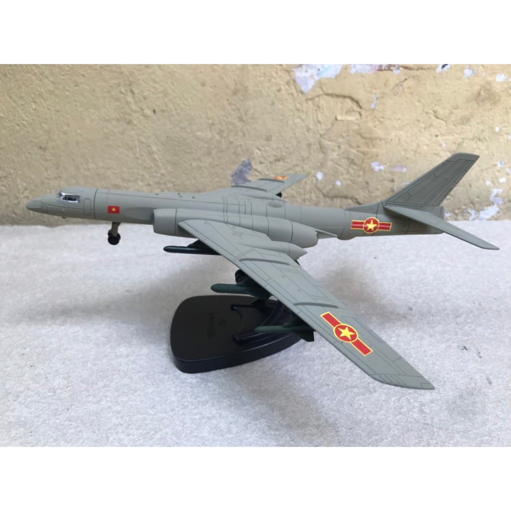 Mô hình lắp ráp Máy bay Ném bom Tupolev Tu-16 1:144