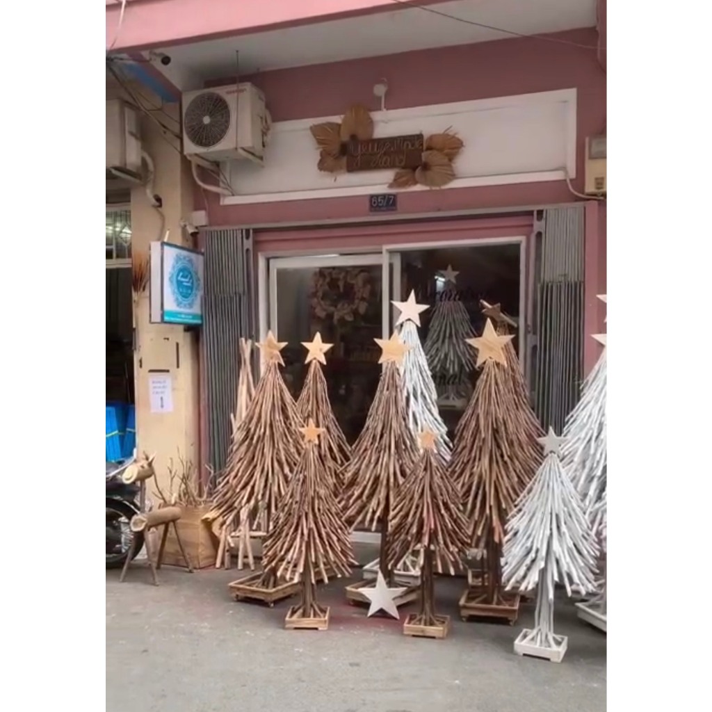 Cây Thông Gỗ Áp Tường