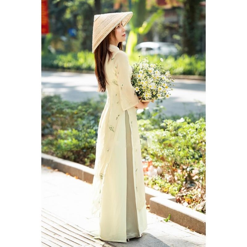 Set áo dài thêu hoa cúc cách tân xinh xắn - Lawan Dress