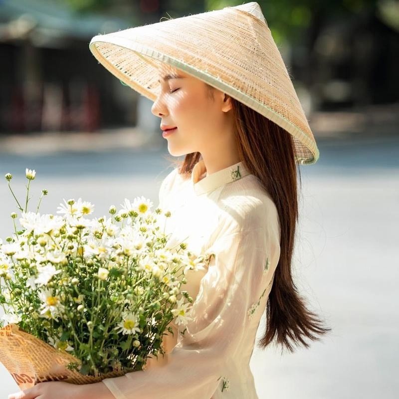 Set áo dài thêu hoa cúc cách tân xinh xắn - Lawan Dress