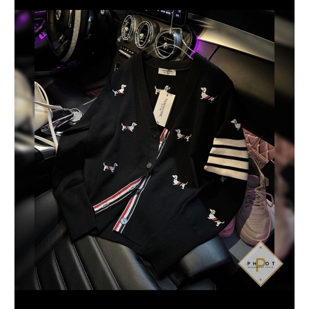 Áo khoác cardigan Thom in hình chó nhỏ quanh người