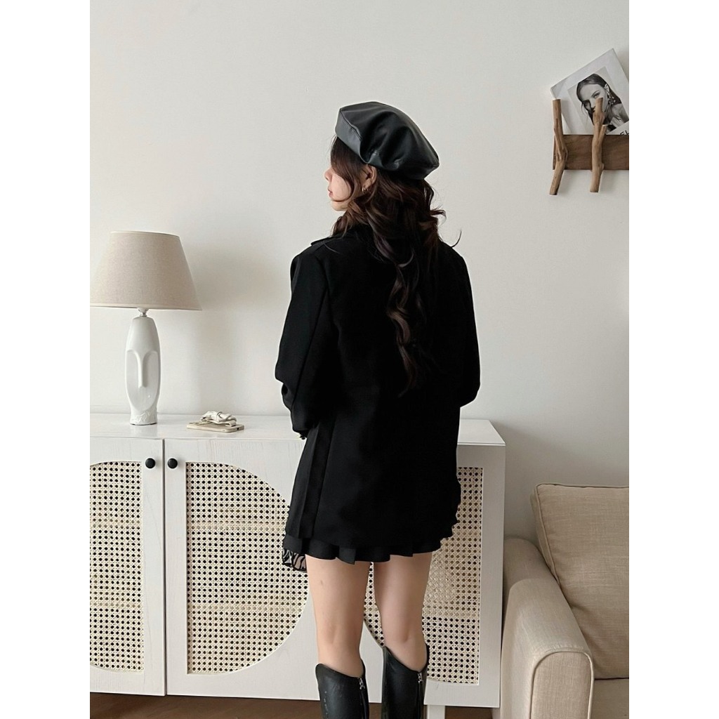 Áo blazer đen khuy đồng form rộng