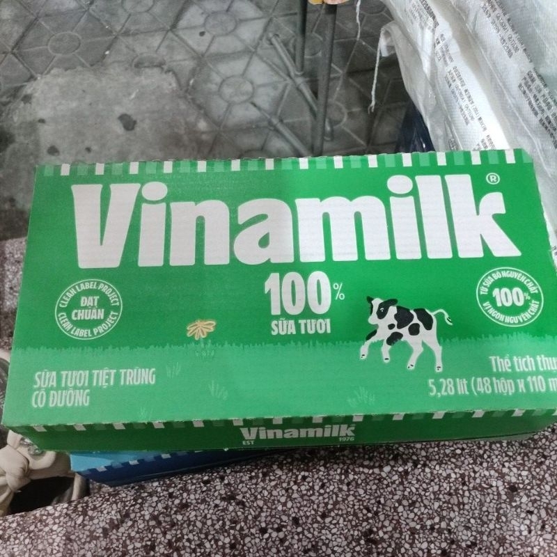 Thùng Sữa tươi tiệt trùng Vinamilk Có đường hộp 110ml