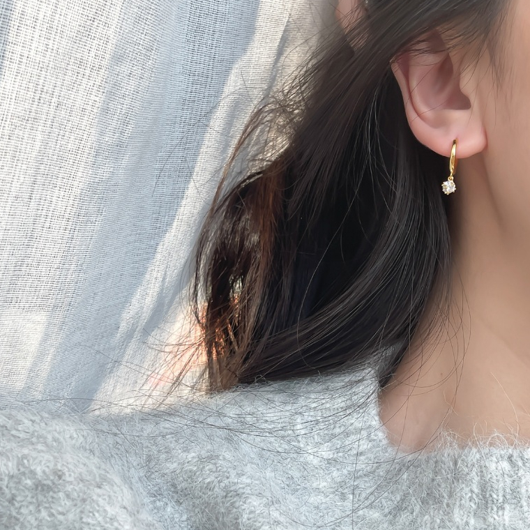 Bông Tai Bạc JUNIE, Dáng Tròn Đính Đá Zirconia Đơn Giản E-QUINN