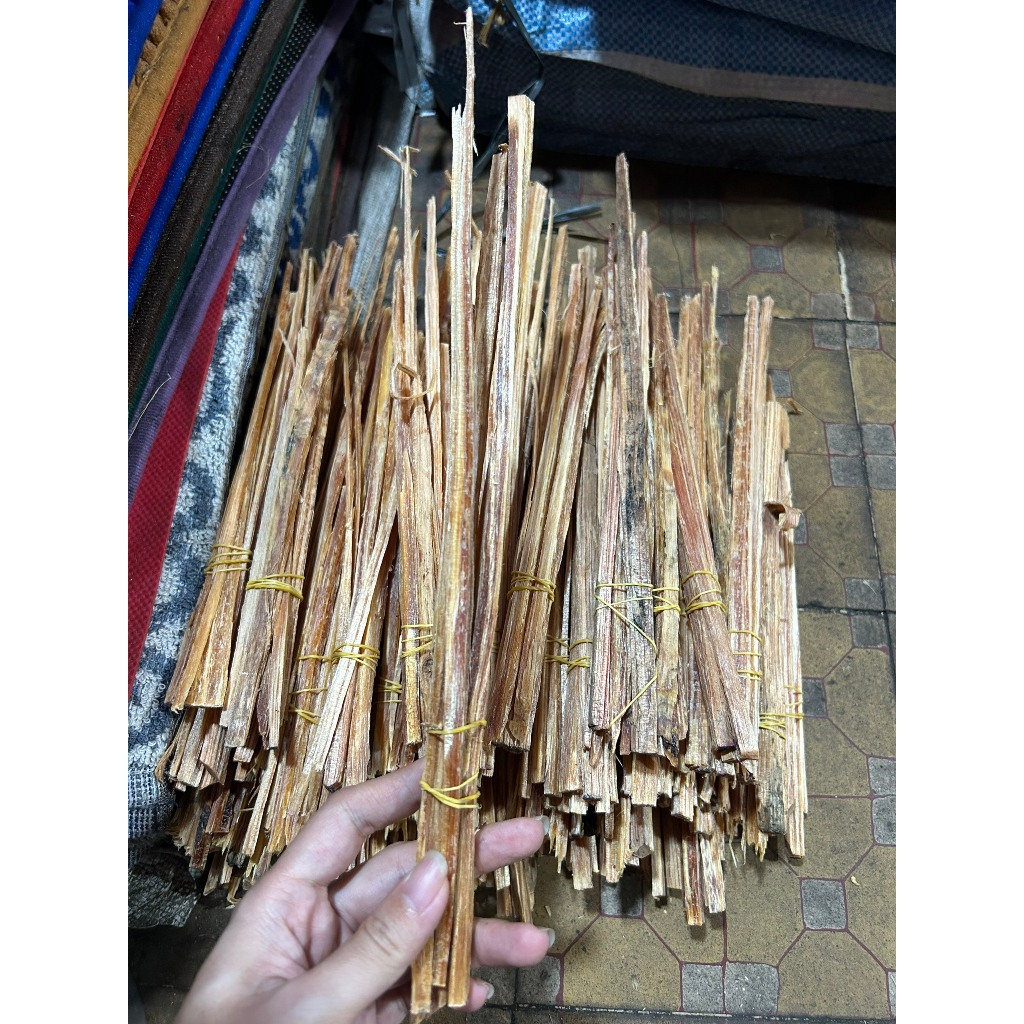 Củi Ngo  - lõi cây thông dùng để nhóm than