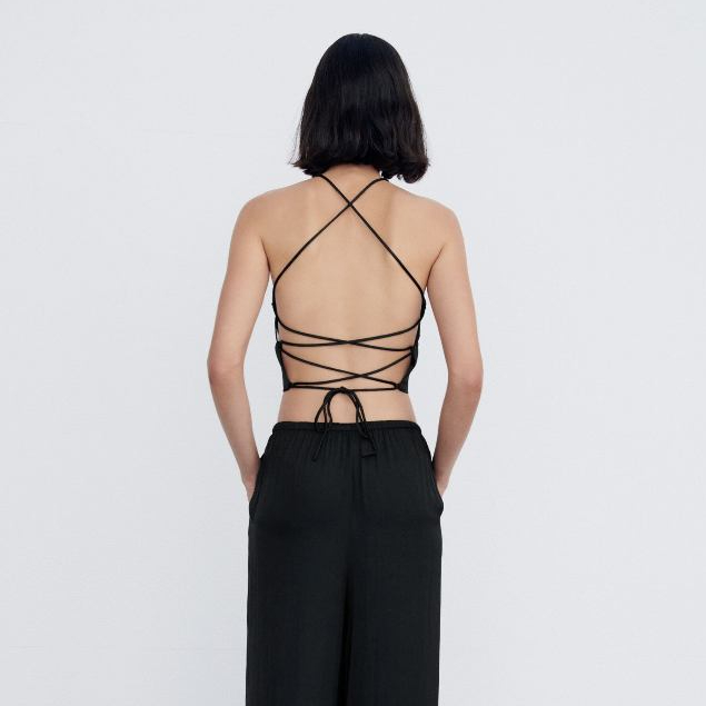 Áo Zarra từ 50kg đổ lại vừa, áo đan dây chéo sau lưng, giúp khoe lưng trần quyến rũ