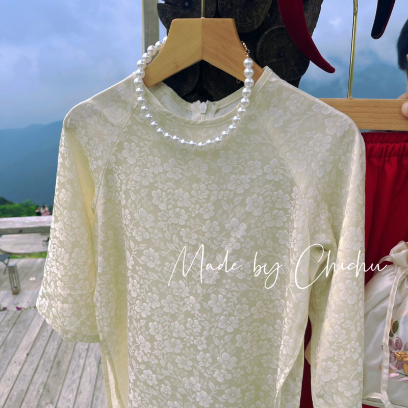 Áo Dài Tết Bé Gái CHICHU Mợ Hai Cách Tân Lụa Gấm Hoa trắng đỏ mùa lễ Tặng Bờm Nhung và Dây Ngọc Trai xịn xò