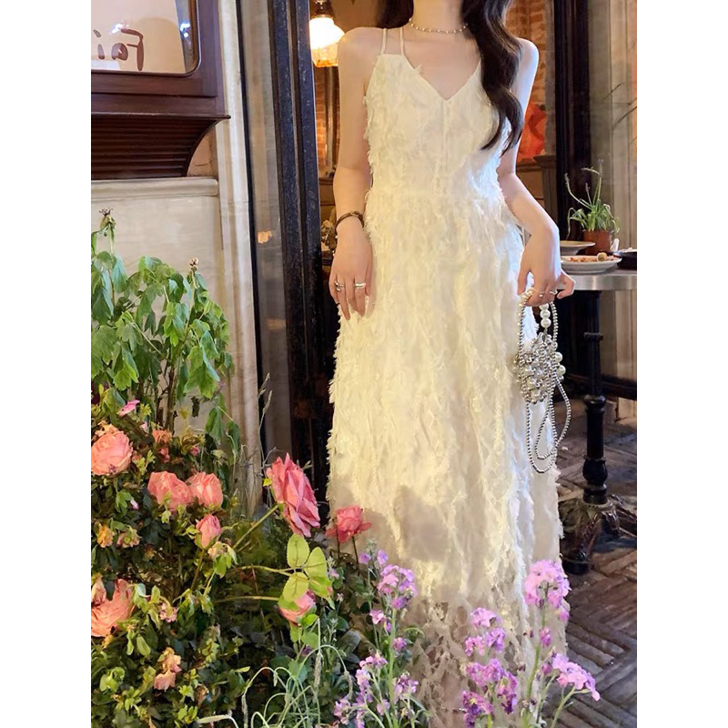 V270 Đầm váy trắng hai dây hở lưng ren lông vũ quyến rũ nhẹ nhàng phong cách Pháp Retro Vintage Taobao mới 2023