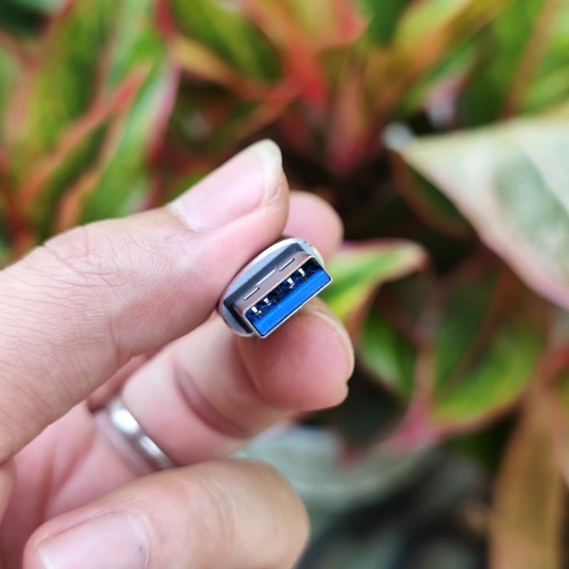 Đầu chuyển đổi USB Type-C sang USB A 3.0, hỗ trợ sạc nhanh.