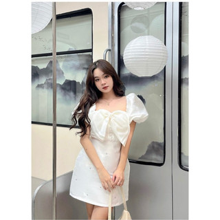 Đầm trắng tay phồng nơ ngực thân đính đá 🤍