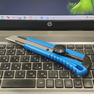 Dao rọc giấy Stacom E104 có vít vặn, dao trổ lớn dùng lưỡi 18mm
