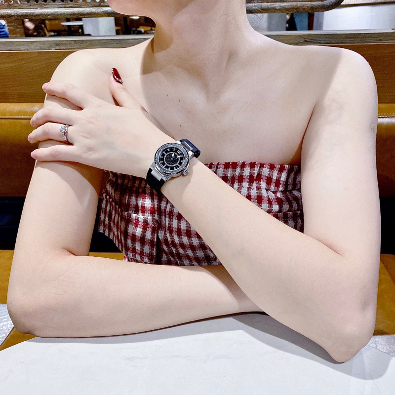 Đồng hồ nữ Salvatore Ferragamo dây silicon đen