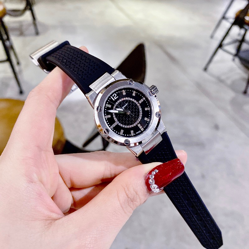 Đồng hồ nữ Salvatore Ferragamo dây silicon đen