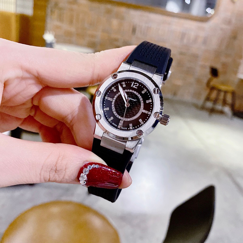 Đồng hồ nữ Salvatore Ferragamo dây silicon đen
