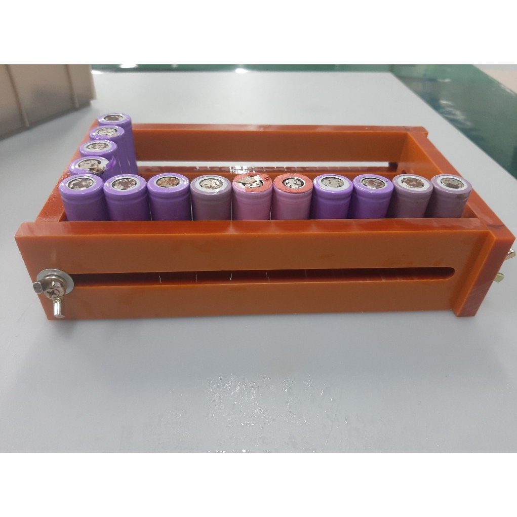 Khuôn đóng pin 18650