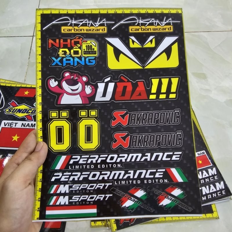 Combo tem logo gấu dâu ú òa akana carbon wizard 18x25cm dán trang trí xe máy