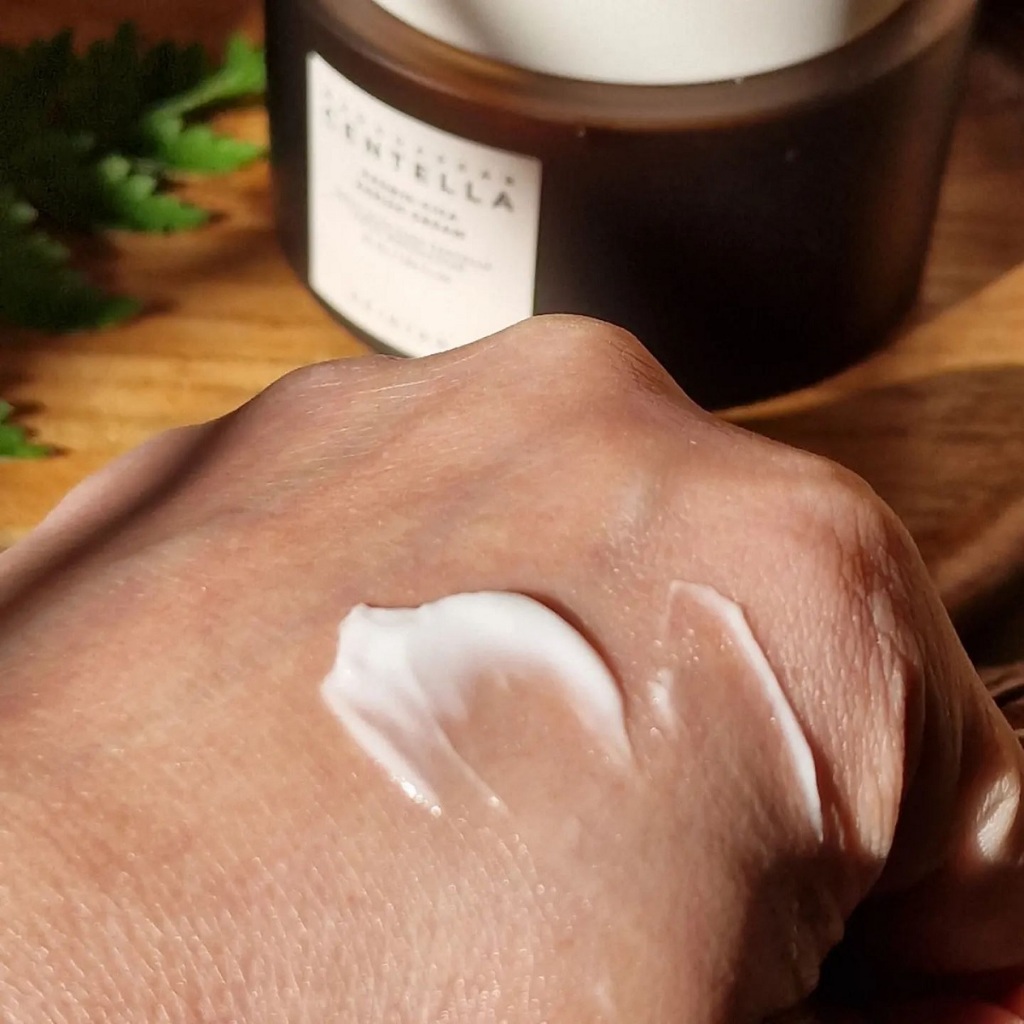 Kem Dưỡng Ẩm, Làm Dịu Da Từ Rau Má Lên Men Skin1004 Madagascar Centella Probio-Cica Enrich Cream 50ml