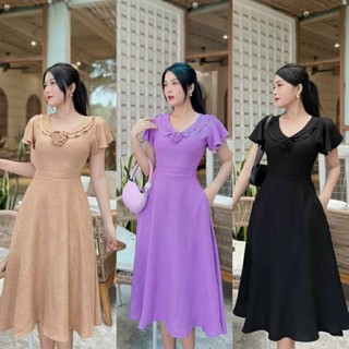 ĐẦM THIẾT KẾ CÔNG SỞ CỔ SEN ĐÍNH HOA TAY CÁNH TIÊN - YB231024
