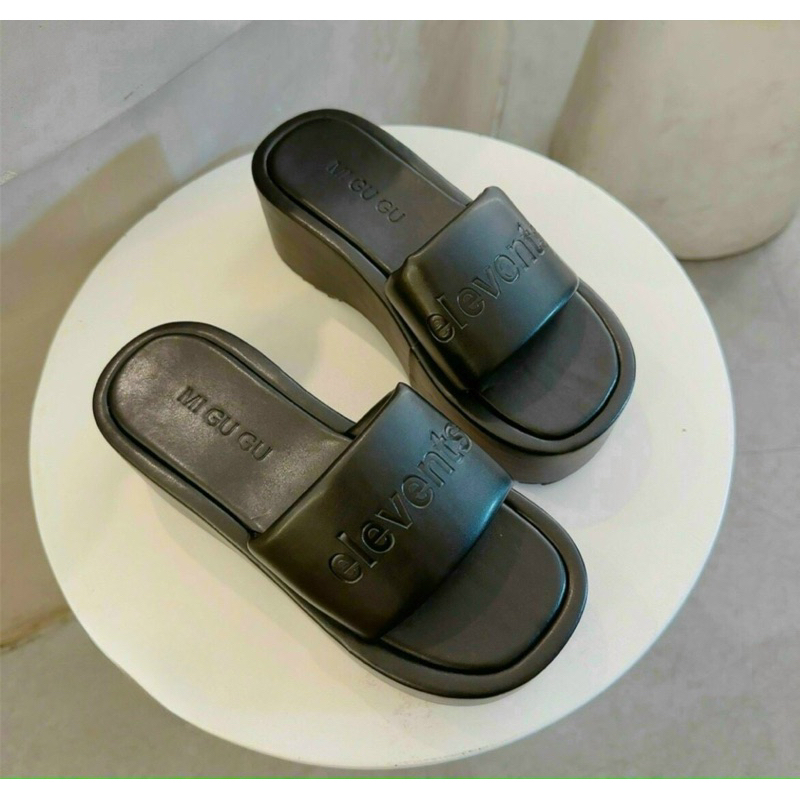 Sorami.Shoes | Dép quai ngang đế 7cm, dép bánh mì in chữ thời trang