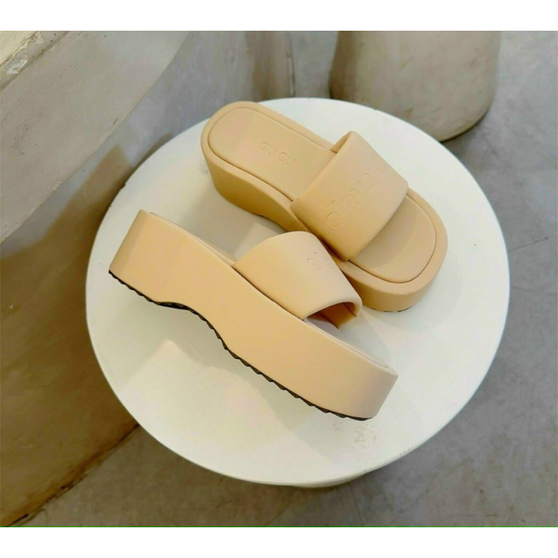 Sorami.Shoes | Dép quai ngang đế 7cm, dép bánh mì in chữ thời trang