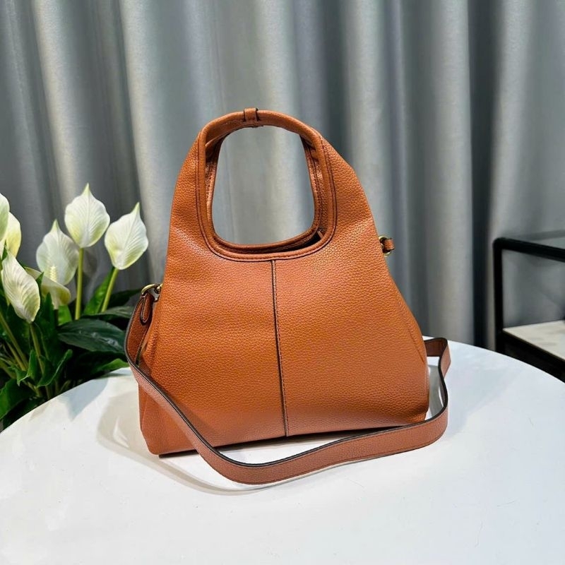 Về thêm màu mới  Hàng bao chuẩn xịn✨✨LANA SHOULDER BAG 23✨✨ CM545🌟Thiết kế đơn giản nhưng không kém phần sang trọng