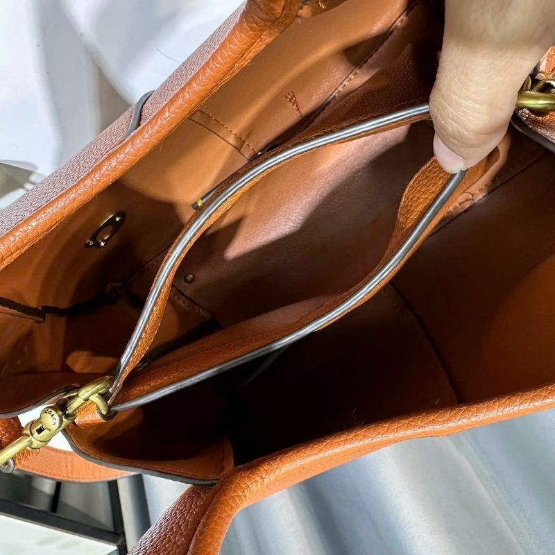 Về thêm màu mới  Hàng bao chuẩn xịn✨✨LANA SHOULDER BAG 23✨✨ CM545🌟Thiết kế đơn giản nhưng không kém phần sang trọng