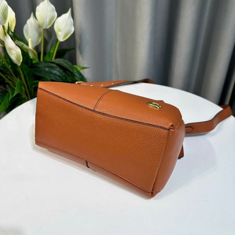Về thêm màu mới  Hàng bao chuẩn xịn✨✨LANA SHOULDER BAG 23✨✨ CM545🌟Thiết kế đơn giản nhưng không kém phần sang trọng