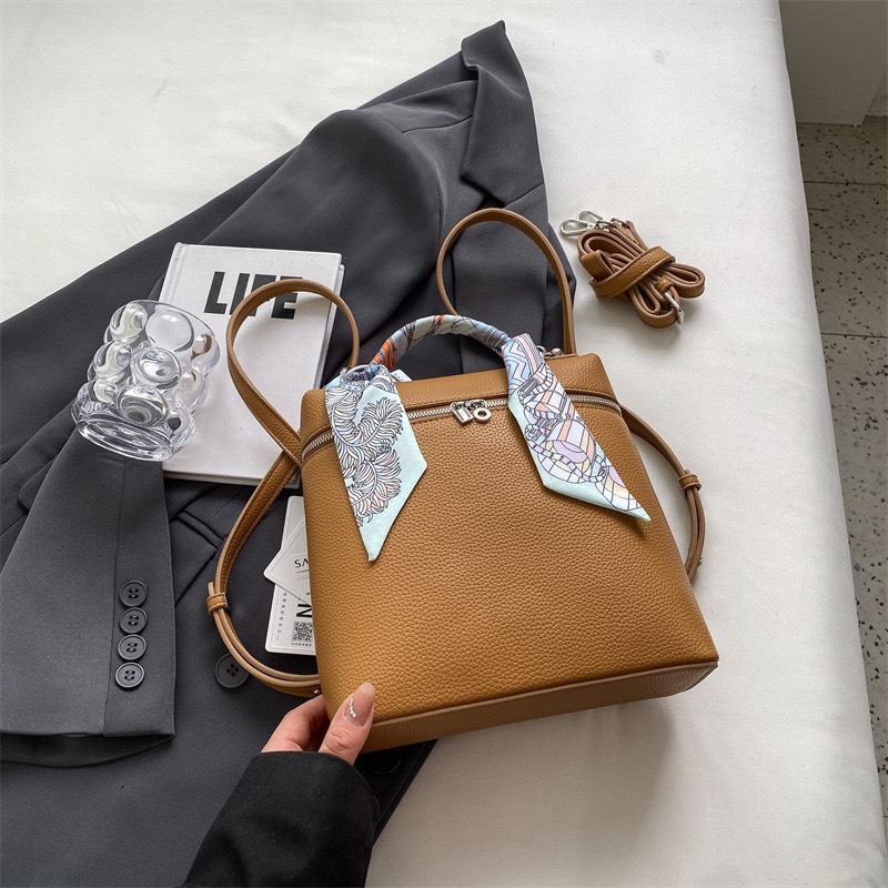 Balo dáng trơn kèm khăn sz 22cm cực xinh