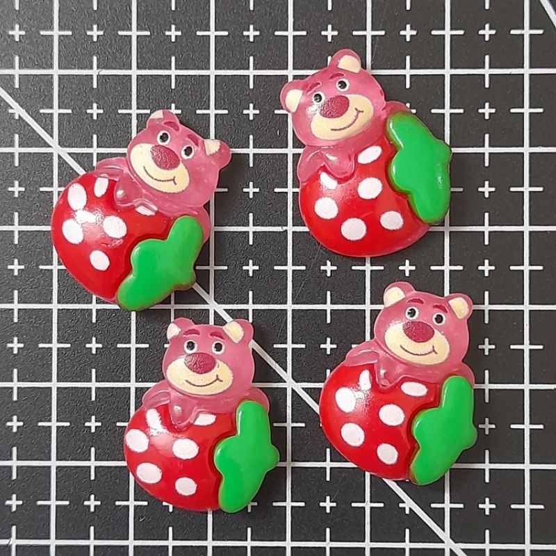 Set 4 charm gấu dâu lotso kèm keo